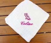 Coffret serviette, cape de bain, trousse de toilette et gant avec motif appliqué EA4