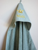 Cape de bain couleur avec motif en tissu appliqué AA13-tissu-double-gaze-judy-coton-motif-fleurs-bleues-fond-blanc-1