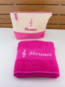 Trousse de toilette, serviette personnalisée et bavoir