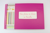 Album pour photos de classe fuchsia et crayons