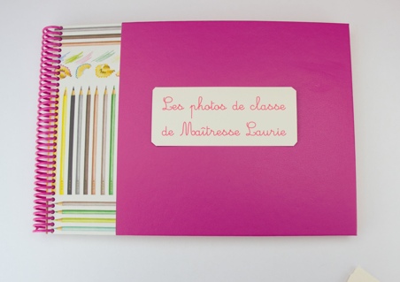 Album enseignant fuchsia et crayons