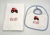 Coffret bavoir et serviette tracteur Coffret bavoir et serviette tracteur