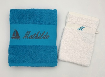 Serviette de toilette avec motif et gant de toilette