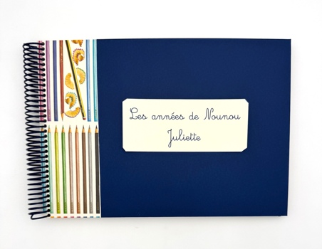 Album spécial nounou bleu et crayons