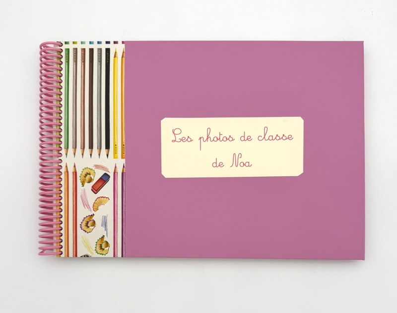 Album pour photos de classe Rose et crayons Album pour photos de classe Rose et crayons