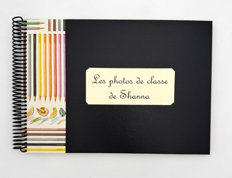 Album pour photos de classe Noir et crayons de couleurs