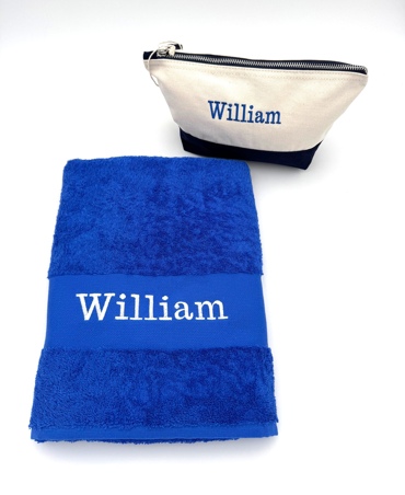 Trousse de toilette bicolore et drap de bain personnalisé