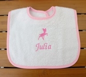 Coffret naissance serviette et bavoir personnalisé Coffret naissance serviette et bavoir personnalisé
