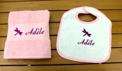 Coffret naissance serviette et bavoir personnalisé Coffret naissance serviette et bavoir personnalisé