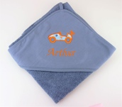 Cape de bain couleur avec motif en tissu appliqué Cape de bain couleur avec motif en tissu appliqué