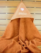 Cape de bain couleur avec motif en tissu appliqué Cape de bain couleur avec motif en tissu appliqué