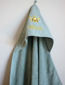 Cape de bain couleur avec motif en tissu appliqué Cape de bain couleur avec motif en tissu appliqué