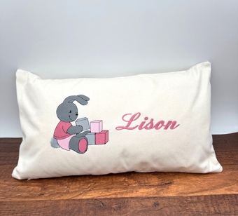 Coussin rectangulaire lapin et cubes personnalisé
