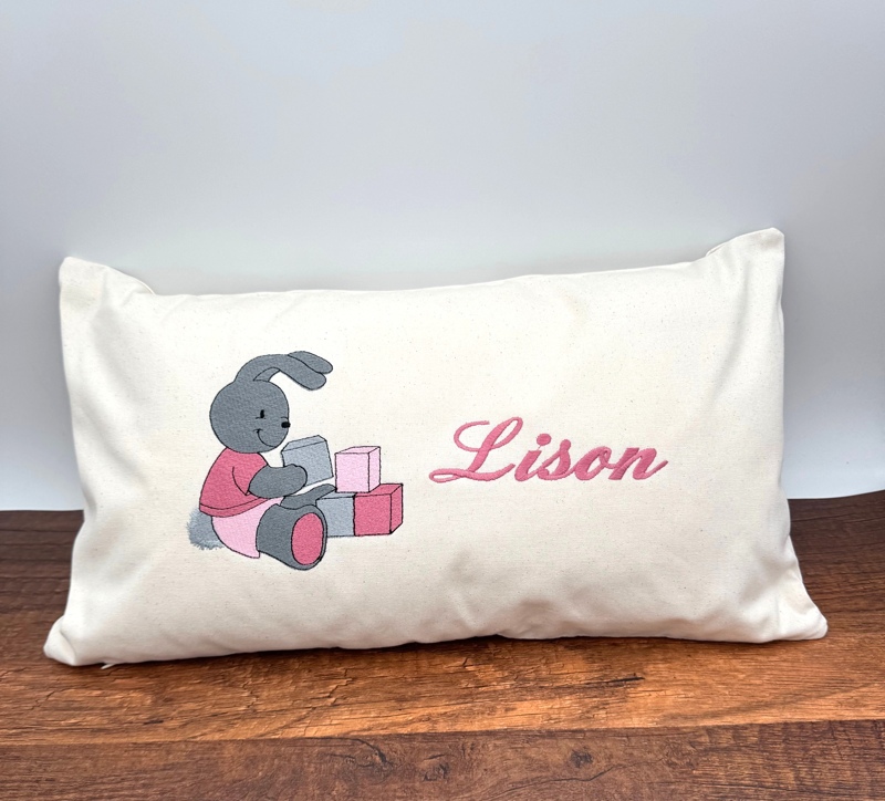 Coussin rectangulaire lapin et cubes personnalisé