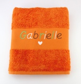 Serviette prénom coloré et petit coeur