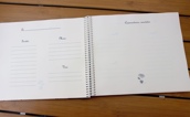 Livre des invités rouge et drapeaux