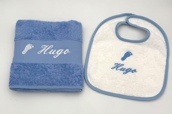 Coffret naissance serviette et bavoir personnalisé Coffret naissance serviette et bavoir personnalisé