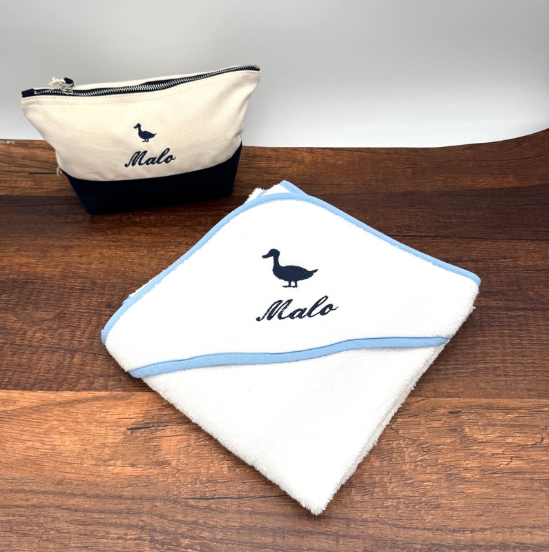 Cape de bain personnalisée et trousse de toilette avec petit motif
