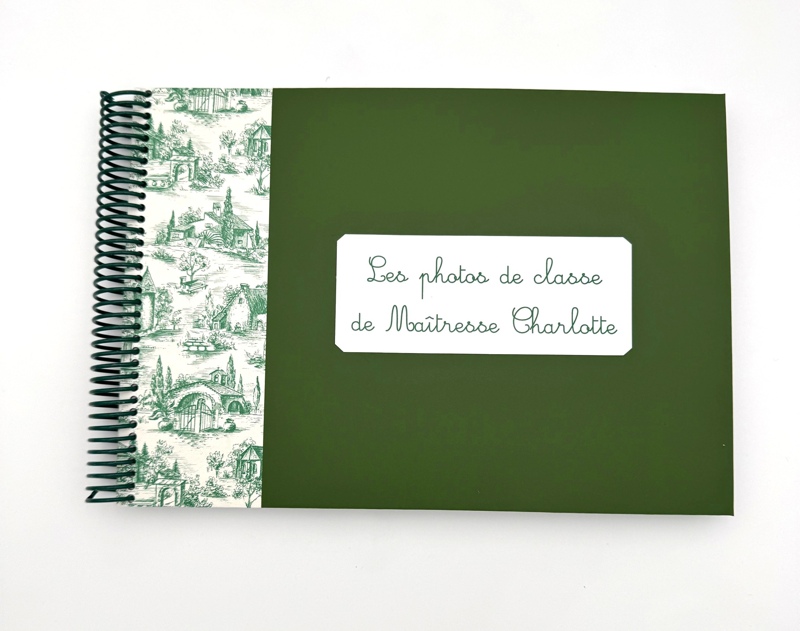 Album ENSEIGNANT ou ATSEM vert et toile de jouy verte