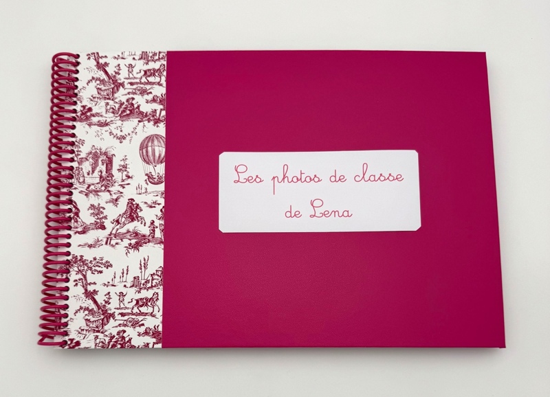 Album pour photos de classe fuchsia et toile de jouy fuchsia Album pour photos de classe fuchsia et toile de jouy fuchsia