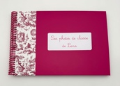 Album pour photos de classe fuchsia et toile de jouy fuchsia Album pour photos de classe fuchsia et toile de jouy fuchsia