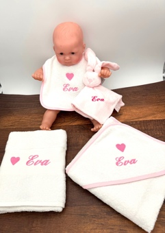 Coffret doudou Nattou: Doudou, serviette, bavoir et cape de bain personnalisé
