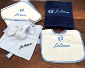 Coffret doudou Nattou: Doudou, serviette, bavoir et cape de bain personnalisé Coffret doudou Nattou: Doudou, serviette, bavoir et cape de bain personnalisé