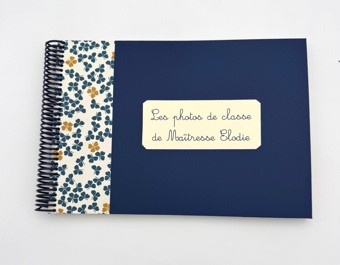 Album ENSEIGNANT ou ATSEM bleu et trêfles personnalisé