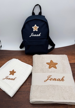 Coffret naissance Sac à dos, serviette de toilette et lange avec motif appliqué en double gaze