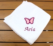 Coffret naissance Sac à dos, serviette de toilette et lange avec motif appliqué en double gaze