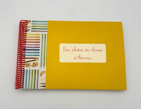 Album pour photos de classe Jaune et crayons de couleurs