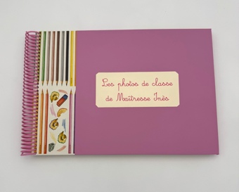 Album ENSEIGNANT ou ATSEM rose et crayons