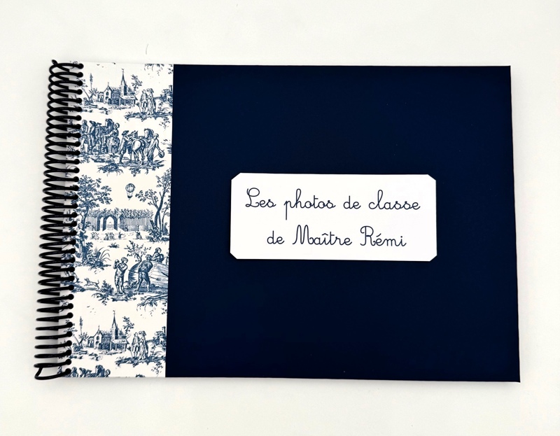 Album Enseignant ou ATSEM Bleu et toile de Jouy bleue