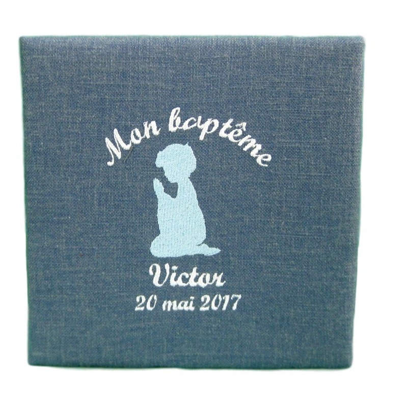 Cadre prénom enfant en prière