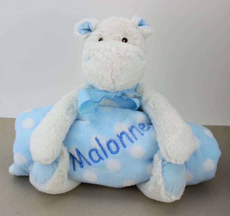 Peluche hippopotame blanc bleu et sa couverture bébé personnalisée
