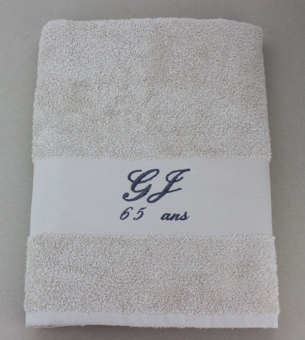 Drap de bain avec initiales et date