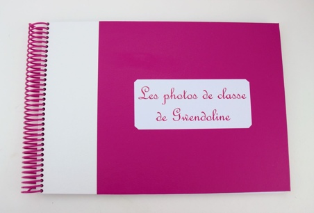 Album photos de classe bicolore fuschia et blanc personnalisé