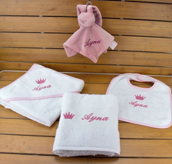 Coffret doudou Nattou: Doudou, serviette, bavoir et cape de bain personnalisé