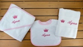 Coffret doudou Nattou: Doudou, serviette, bavoir et cape de bain personnalisé Coffret doudou Nattou: Doudou, serviette, bavoir et cape de bain personnalisé